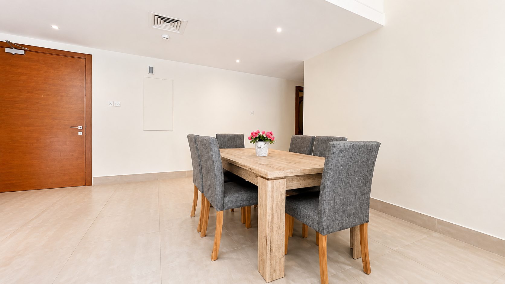 Three Bedroom Apartment with Shared Pool and Spa