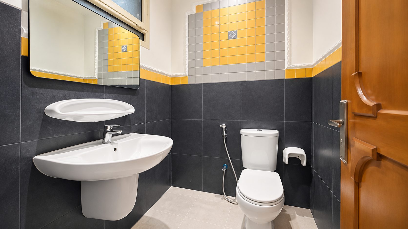 Three Bedroom Apartment with Shared Pool and Spa