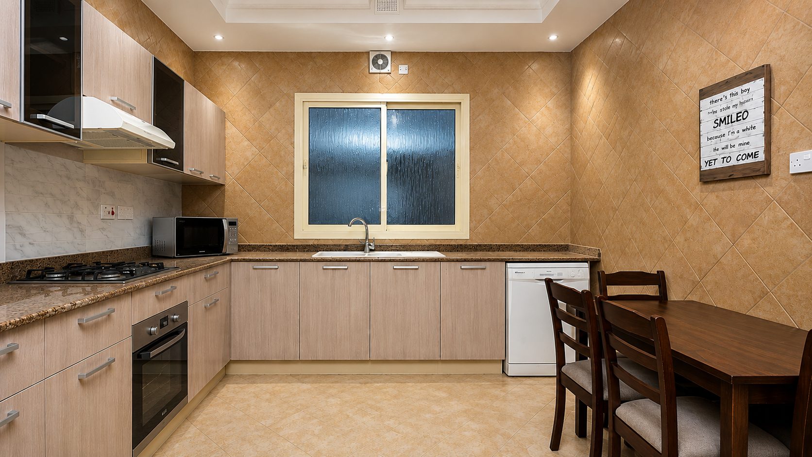 Three Bedroom Apartment with Shared Pool and Spa