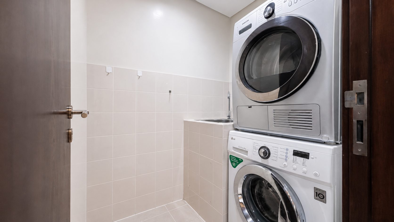 Three Bedroom Apartment with Maid's Room