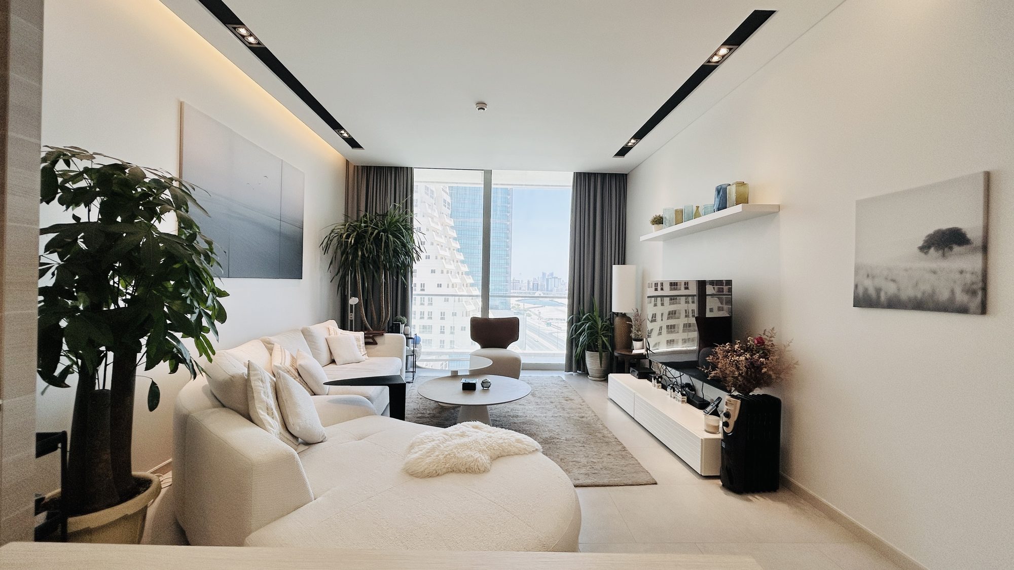 One Bedroom Apartment with Two Bathrooms