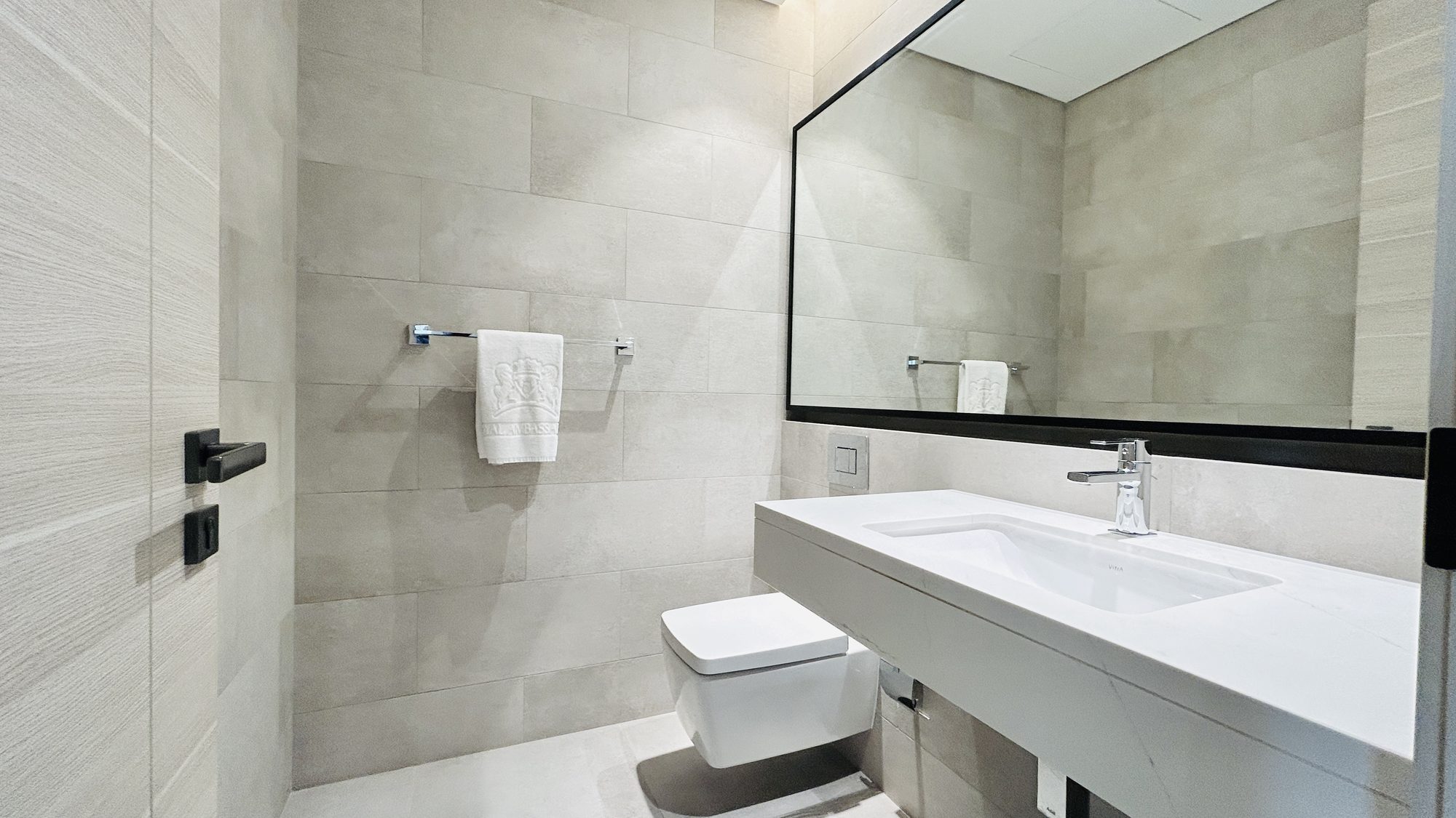1-Bedroom Apartment with Two Bathrooms and Parking