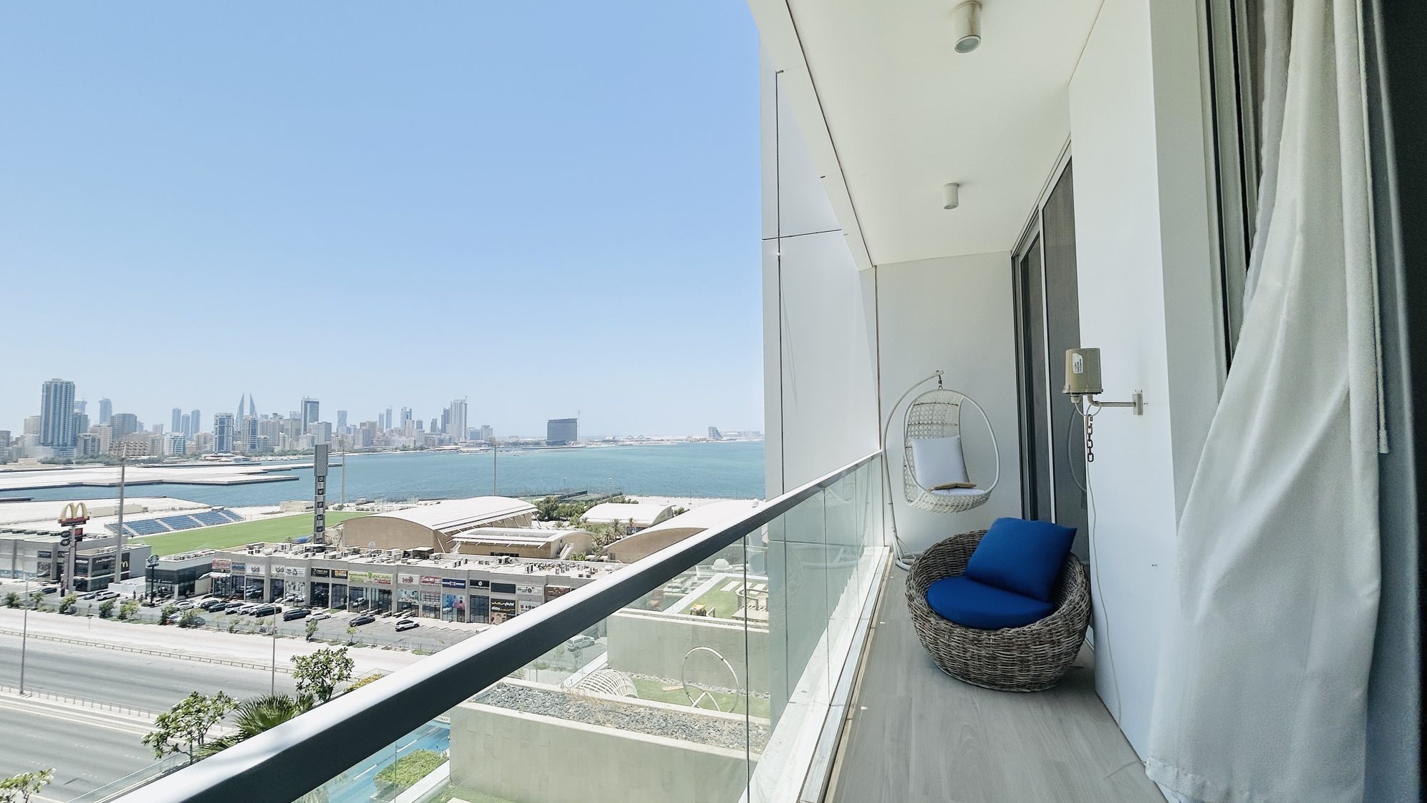 One-Bedroom Apartment with Two Bathrooms