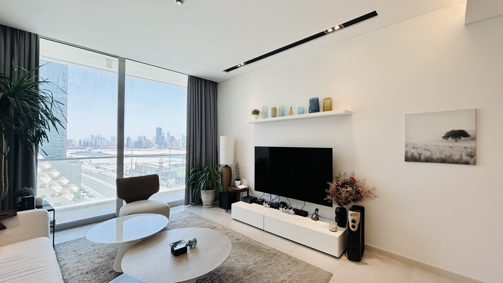 One-Bedroom Apartment with Two Bathrooms