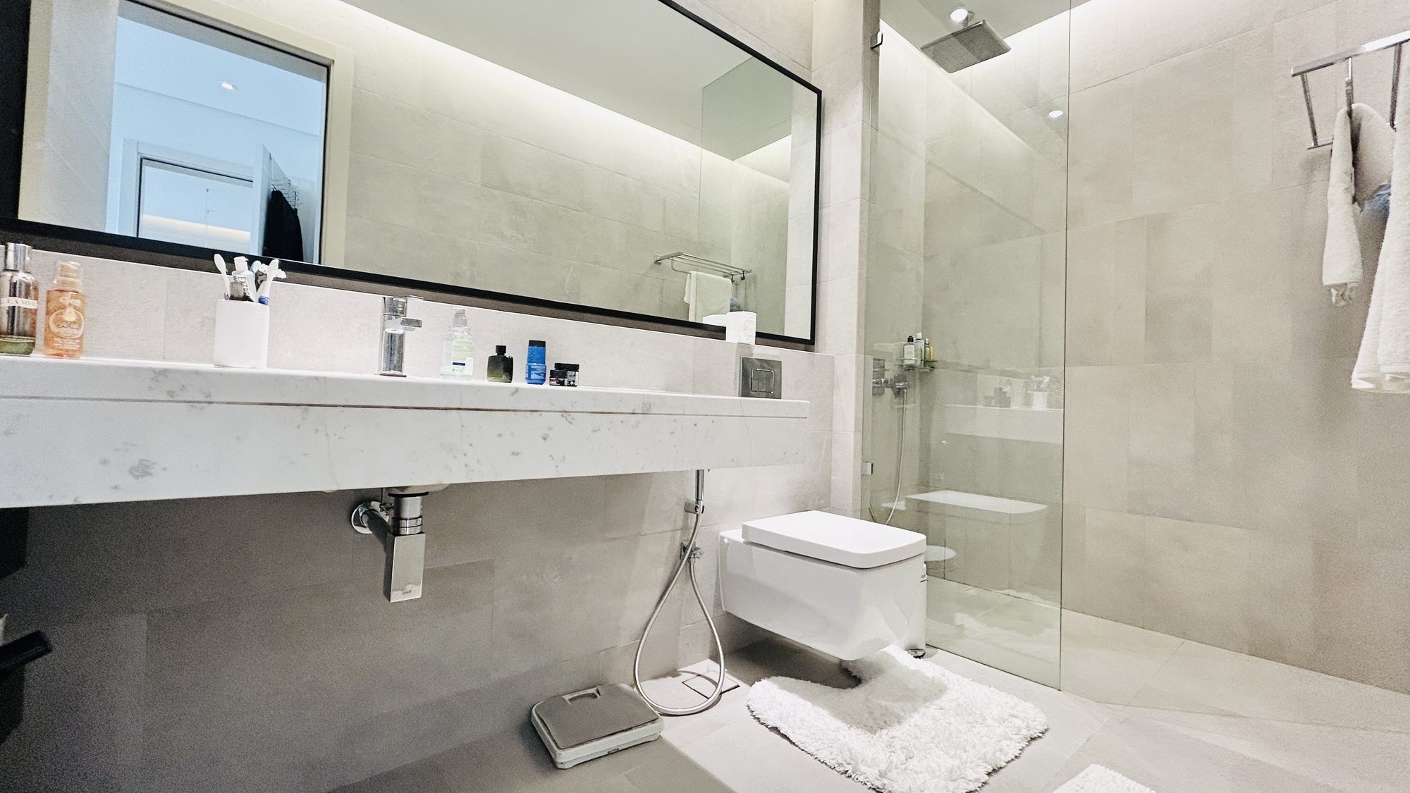 One-Bedroom Apartment with Two Bathrooms