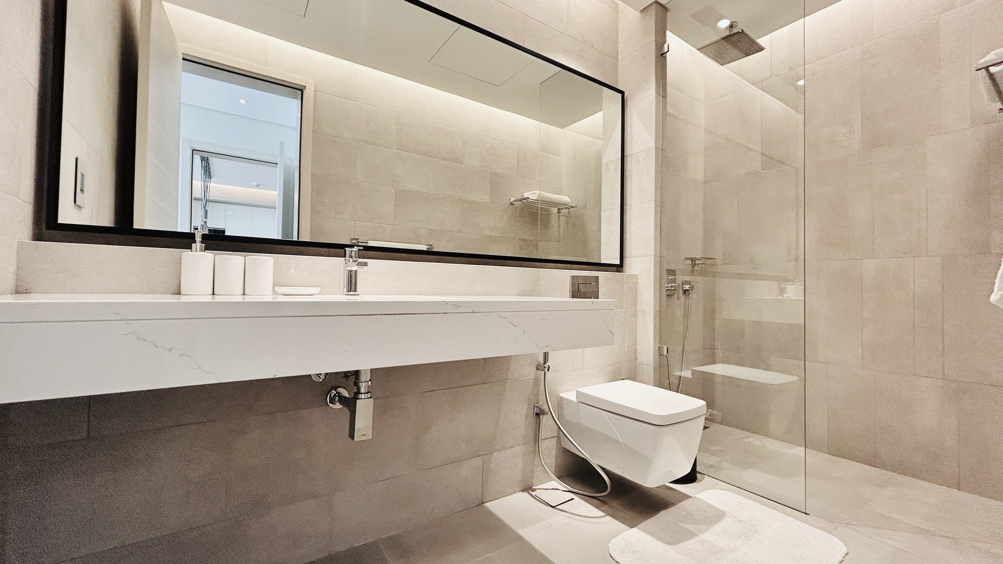1-Bedroom Apartment with Two Bathrooms