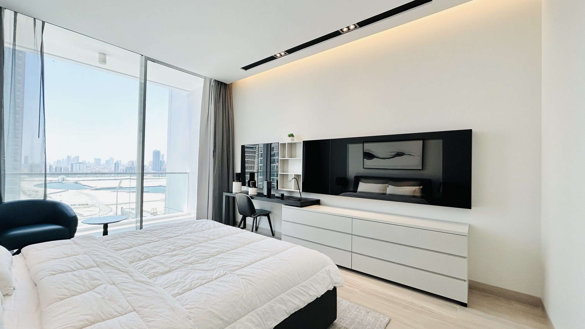 1-Bedroom Apartment with Two Bathrooms