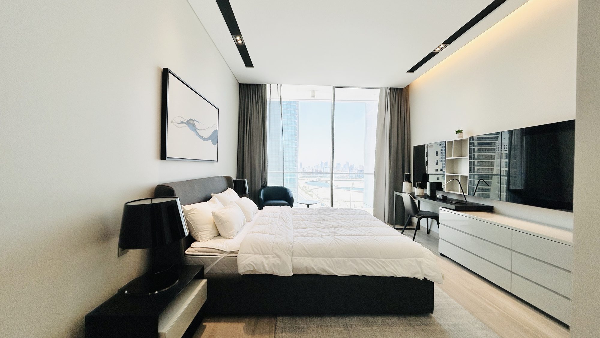 1-Bedroom Apartment with Two Bathrooms