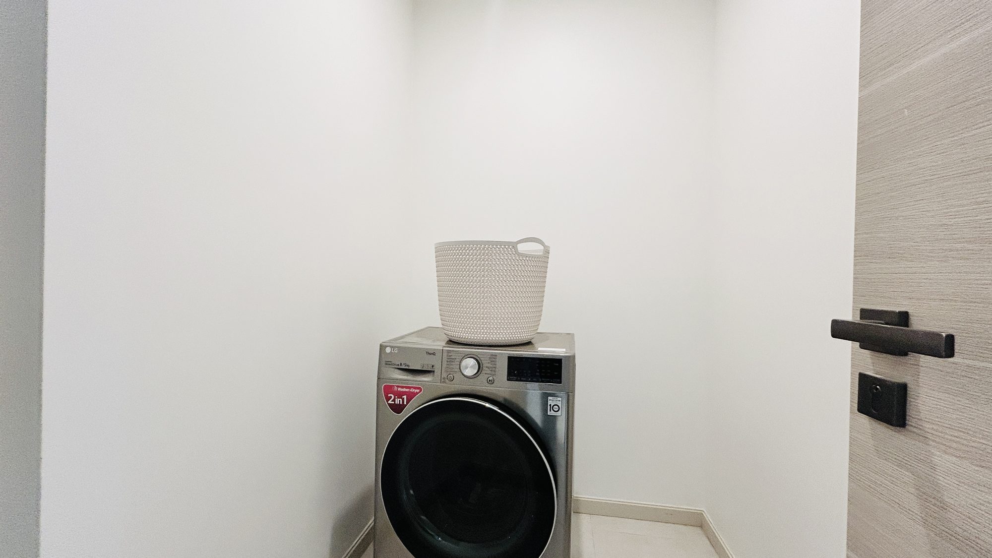 1-Bedroom Apartment with Two Bathrooms