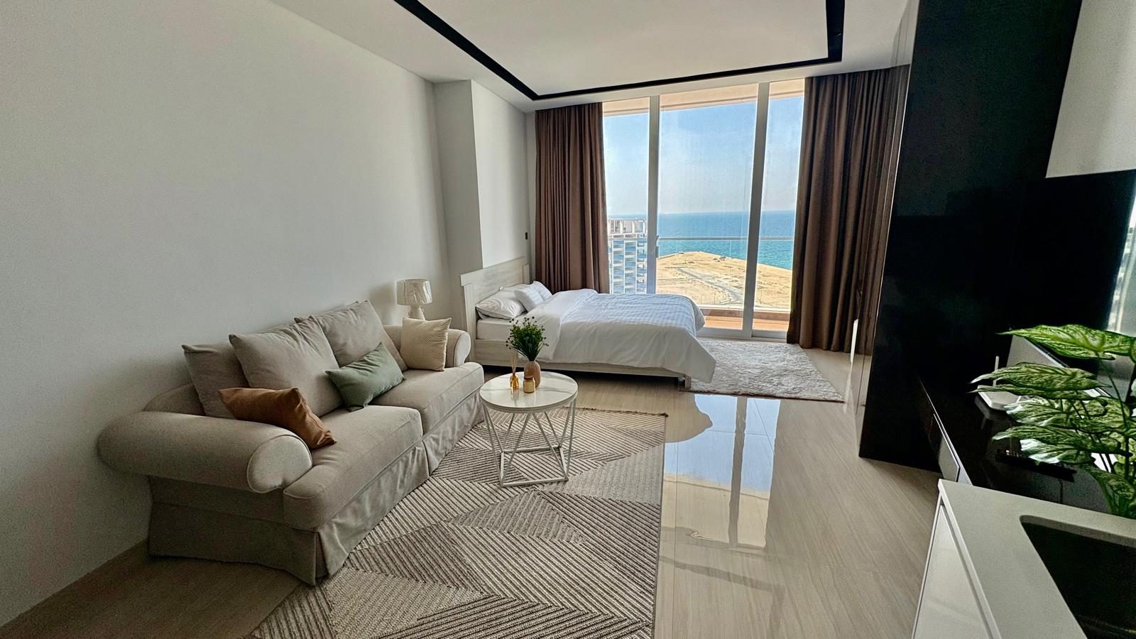Studio Apartment with Water View and Gym