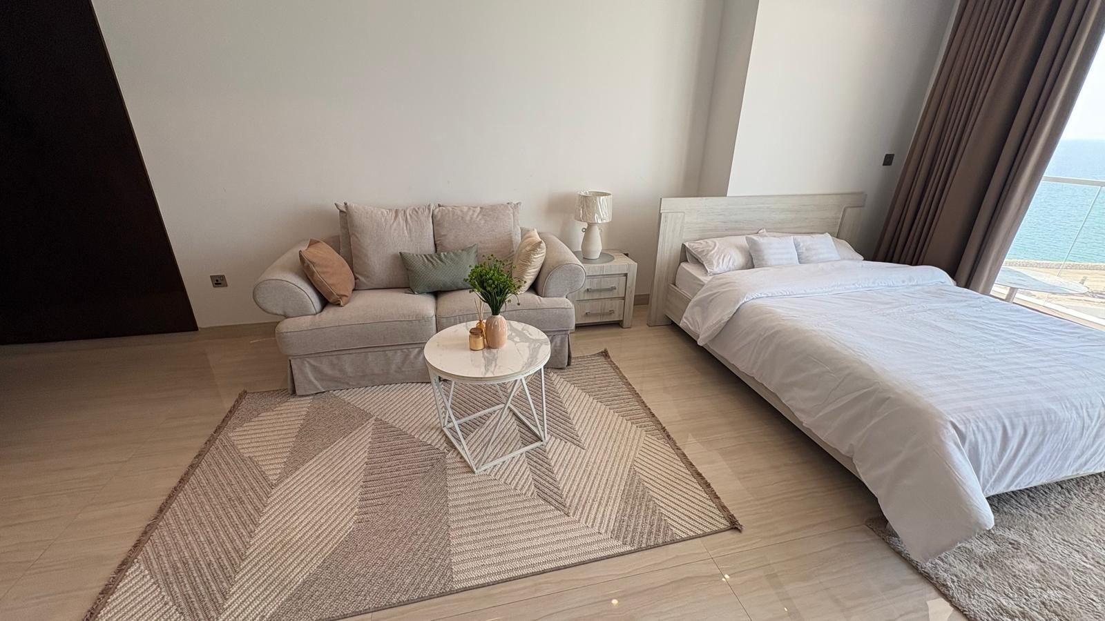 Studio Apartment with Water View and Gym