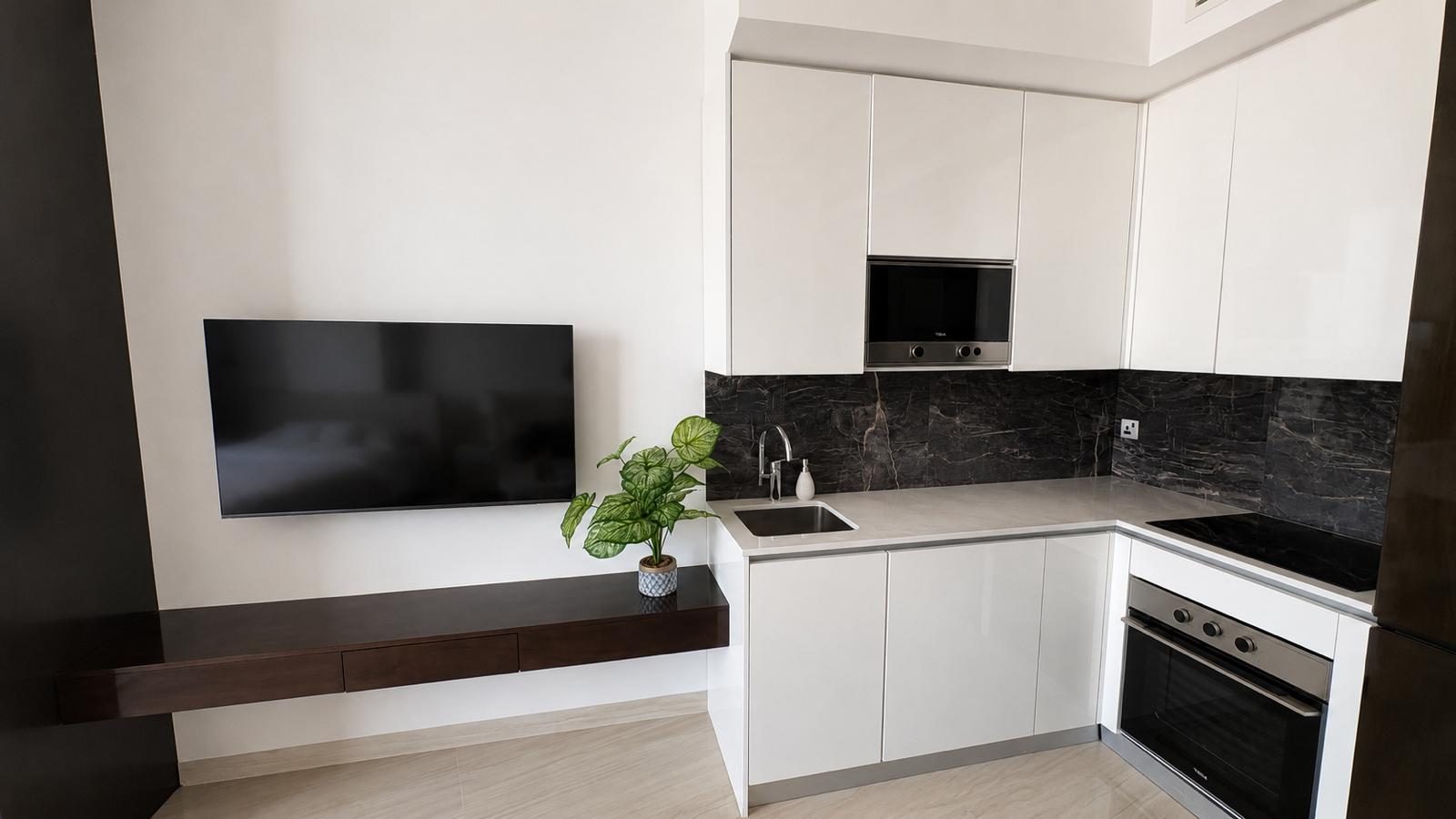 Studio Apartment with Water View and Gym