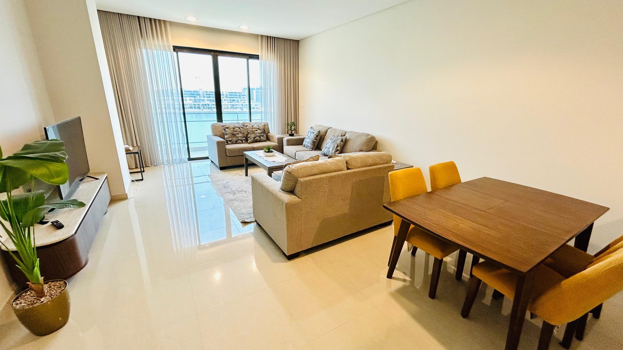 Two Bedroom Apartment with Sea Views and Parking
