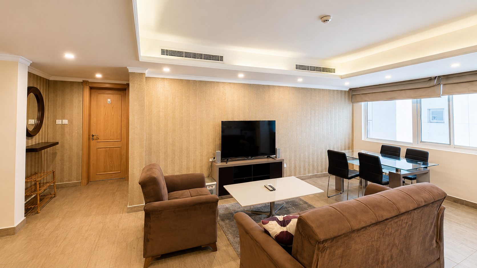 One-Bedroom Apartment with Pool and Gym Access