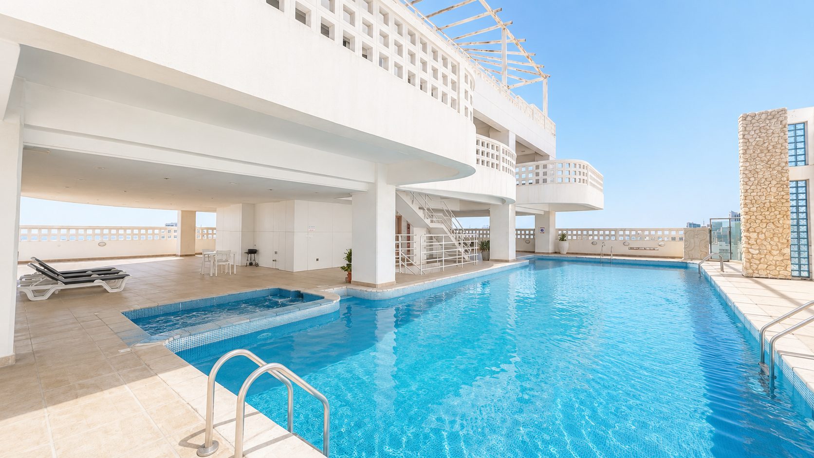 One-Bedroom Apartment with Pool and Gym Access