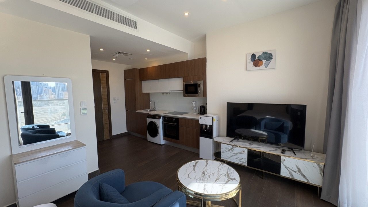 One-Bedroom Apartment with Pool and Gym