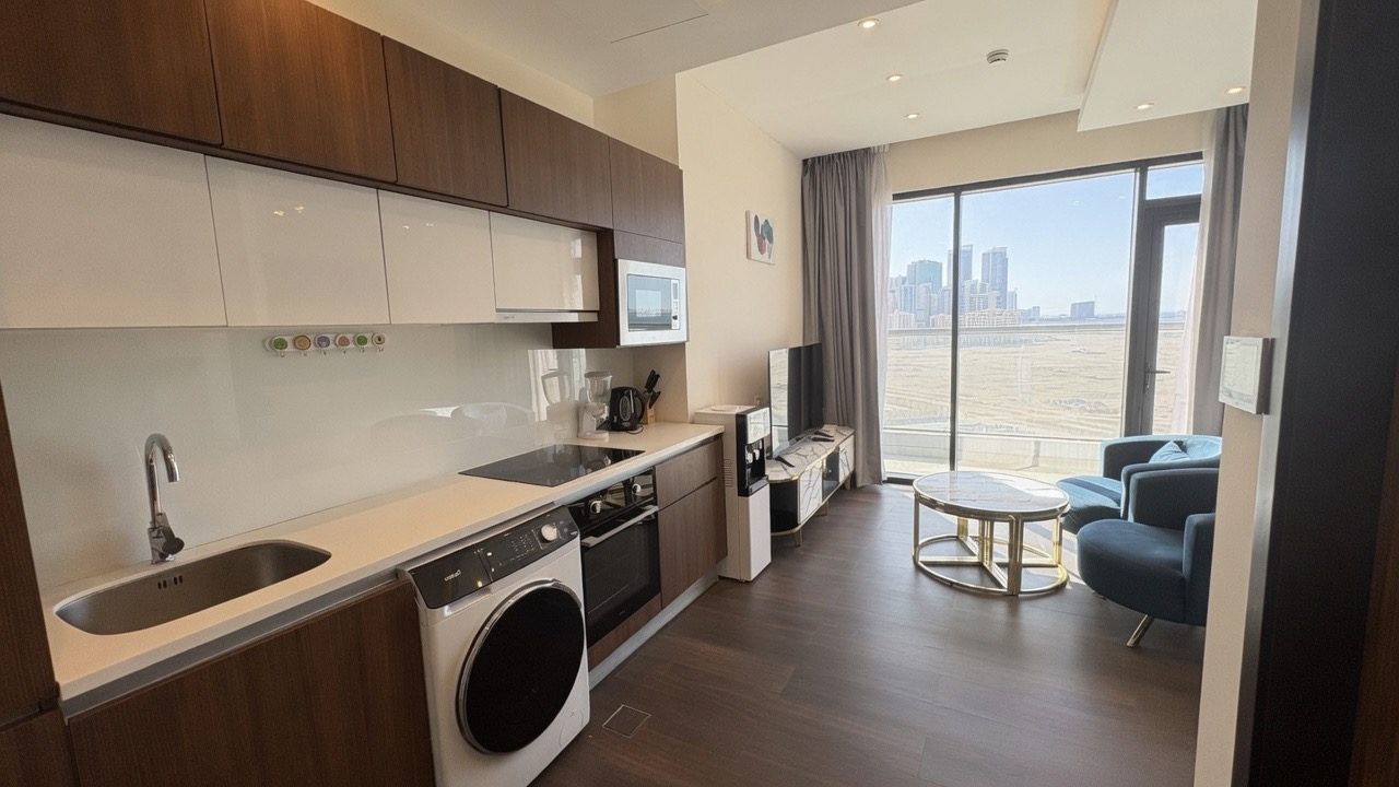 One-Bedroom Apartment with Pool and Gym