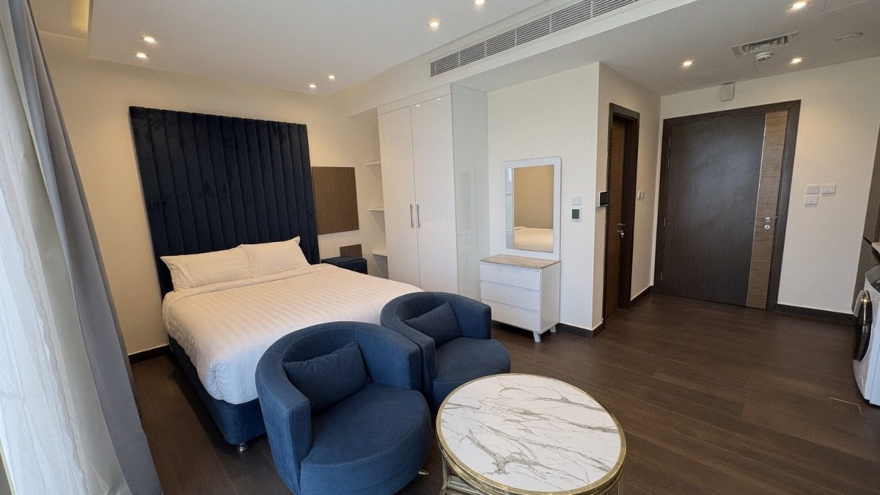 One-Bedroom Apartment with Pool and Gym