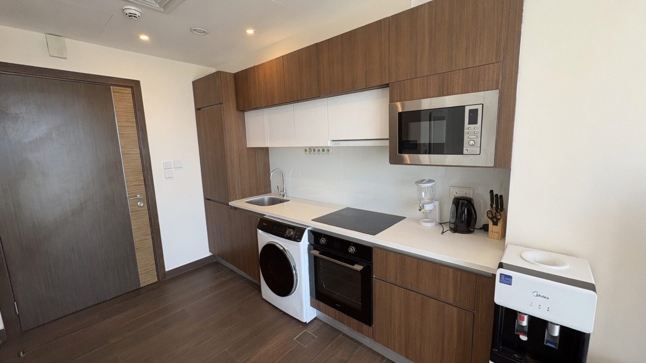 One-Bedroom Apartment with Pool and Gym