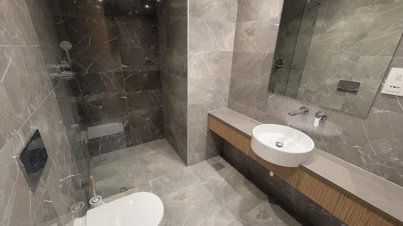 One-Bedroom Apartment with Pool and Gym