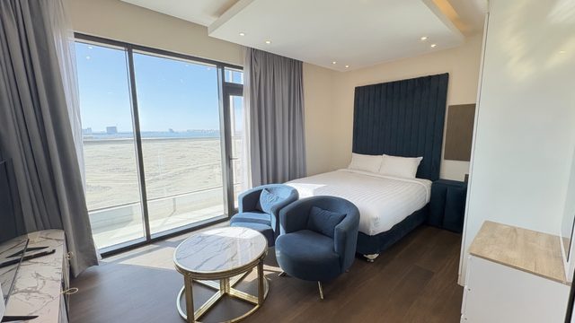 One-Bedroom Apartment with Pool and Gym