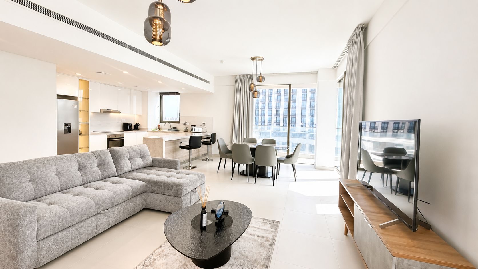 2-Bedroom Apartment with Water Views and Parking