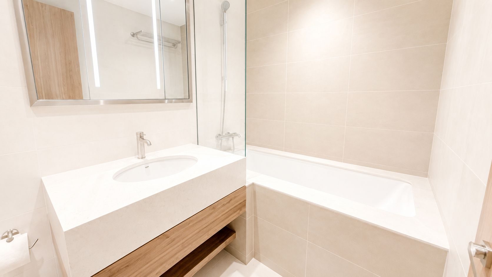 2-Bedroom Apartment with Water Views and Parking