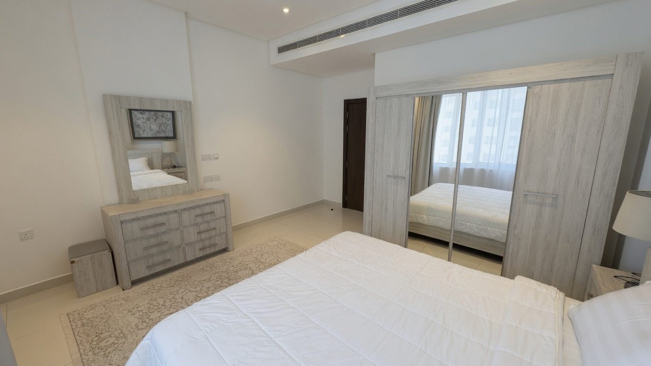 One-Bedroom Apartment with Pool and Gym