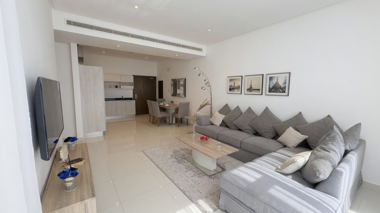 One-Bedroom Apartment with Pool and Gym