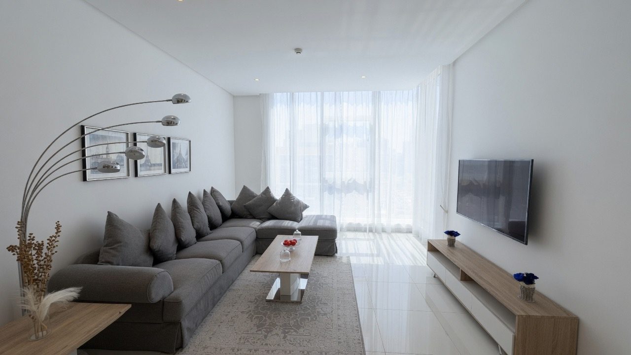 One-Bedroom Apartment with Pool and Gym