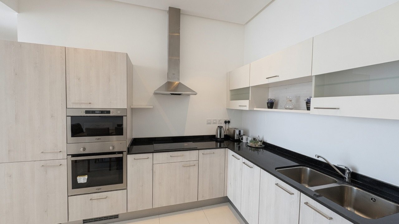 One-Bedroom Apartment with Pool and Gym