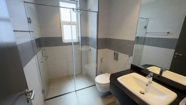 One-Bedroom Apartment with Pool and Gym