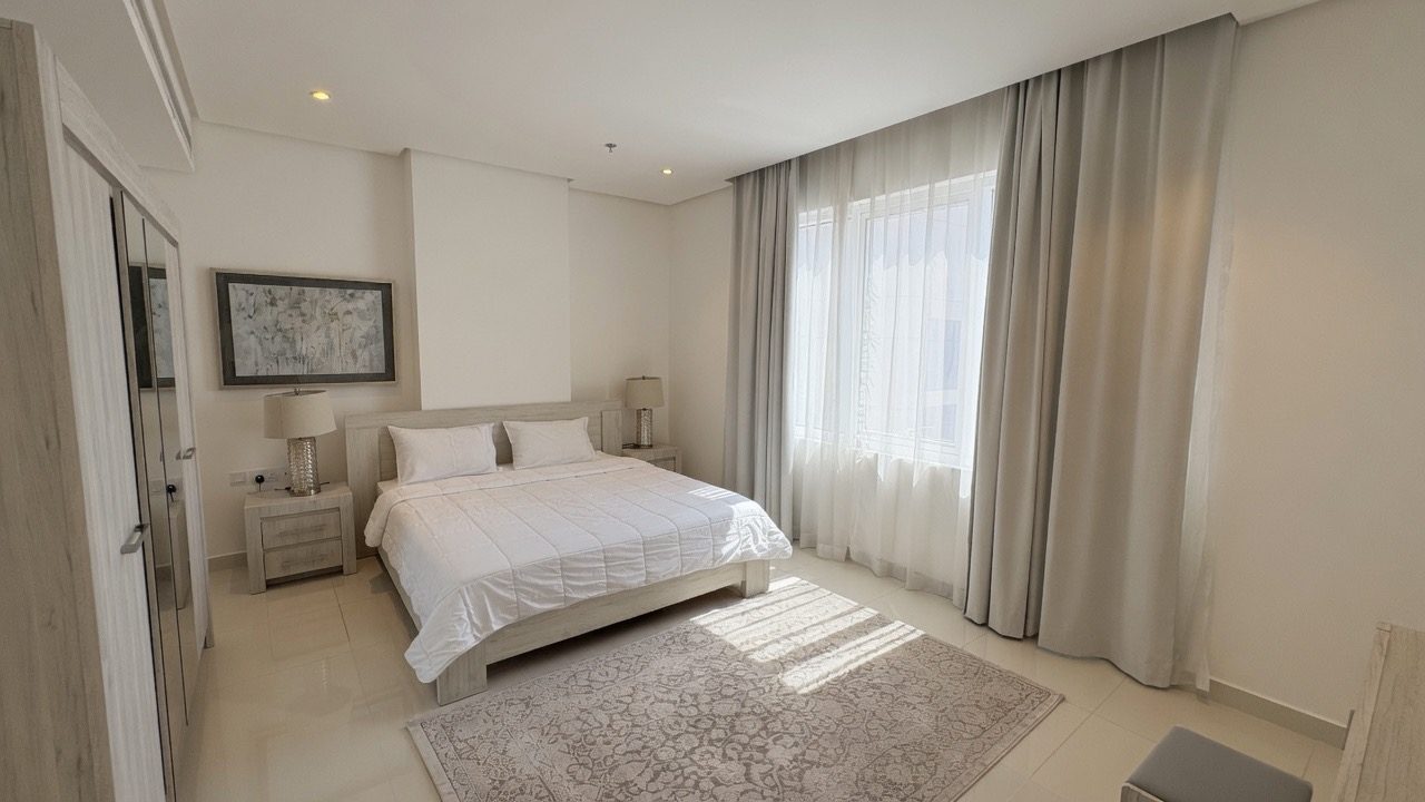 One-Bedroom Apartment with Pool and Gym Access