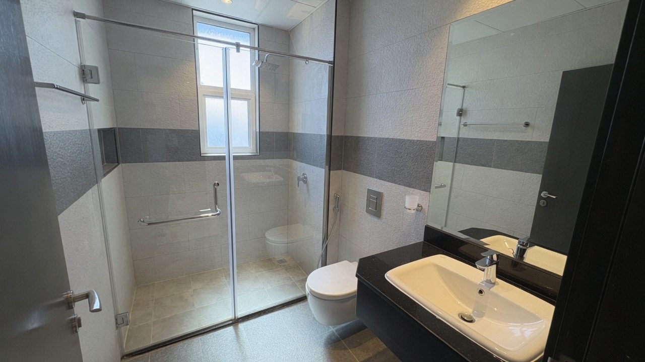 One-Bedroom Apartment with Pool and Gym Access