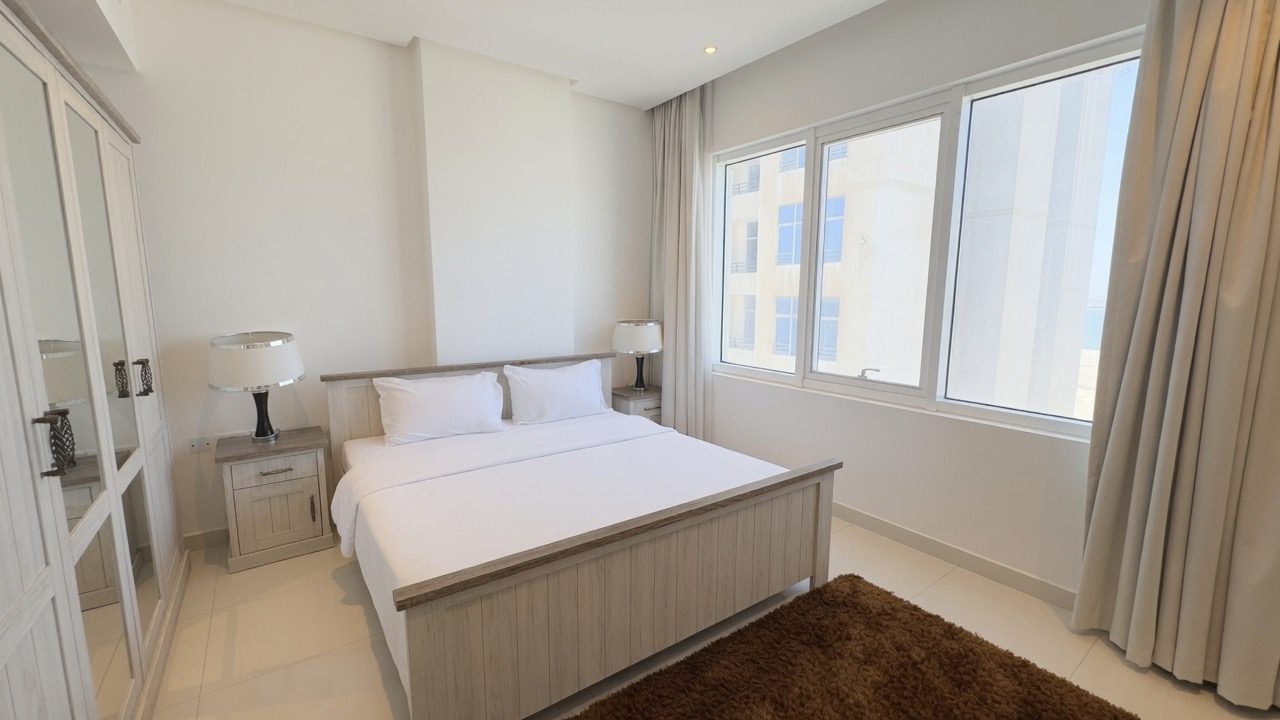 One-Bedroom Apartment with Pool and Gym Access