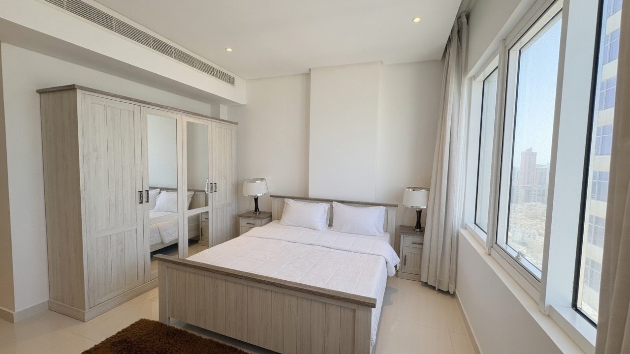 One-Bedroom Apartment with Pool and Gym Access