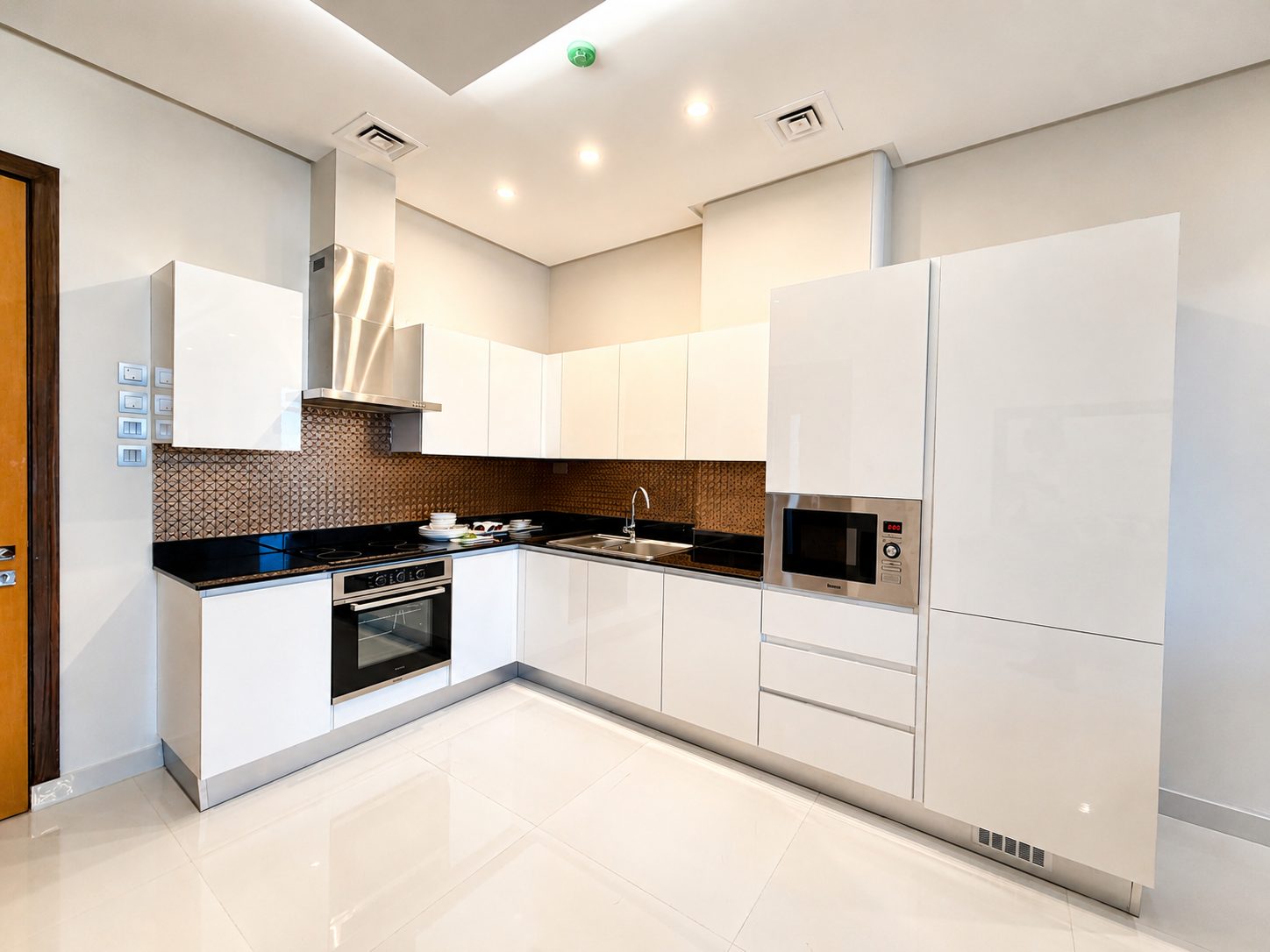 1-Bedroom Apartment, 90sqm, Two Bathrooms
