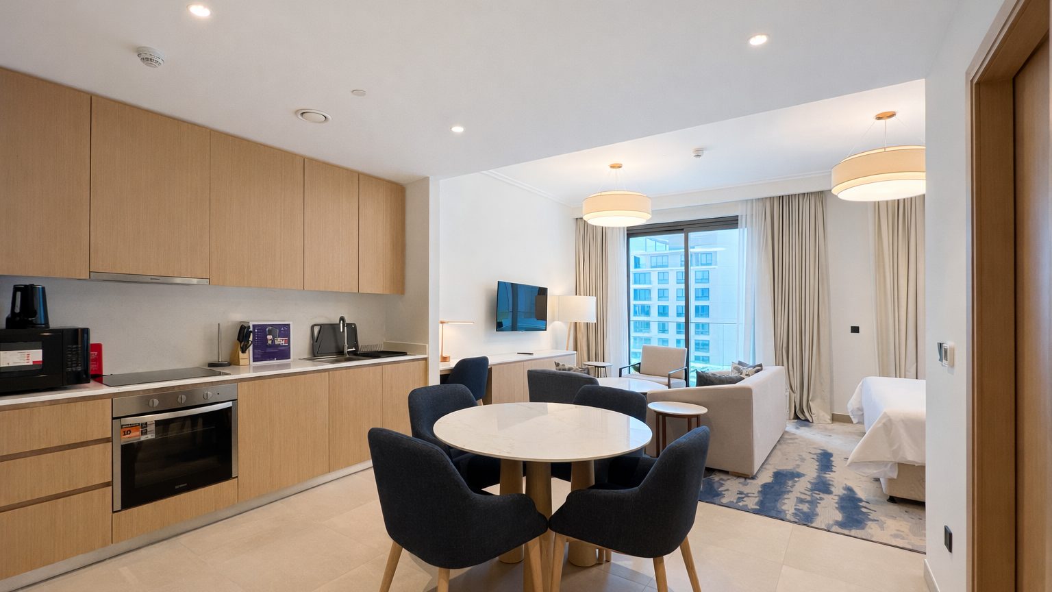 One-Bedroom Apartment with Shared Pool and Gym