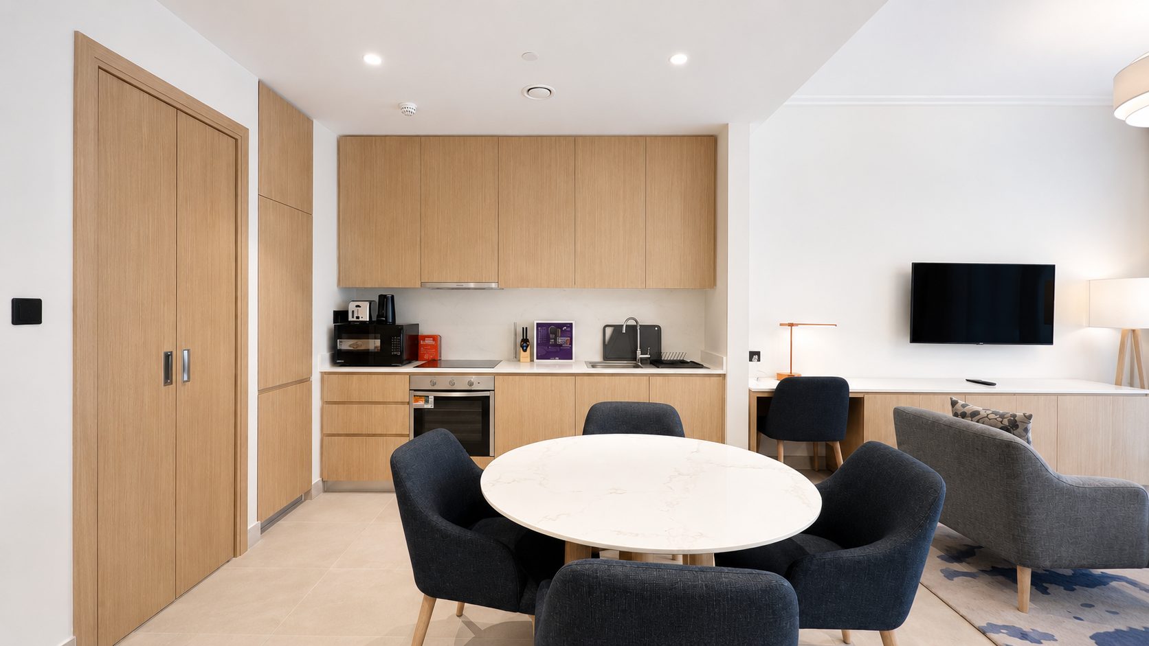 One-Bedroom Apartment with Shared Pool and Gym