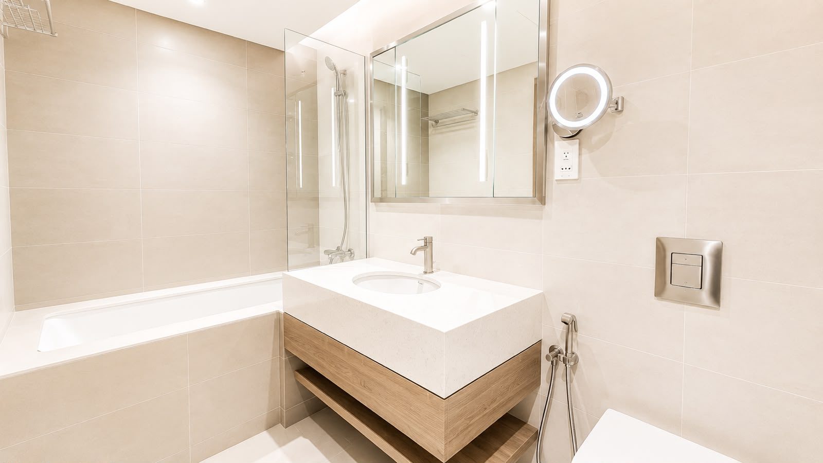 2 Bedroom Apartment with Water Views