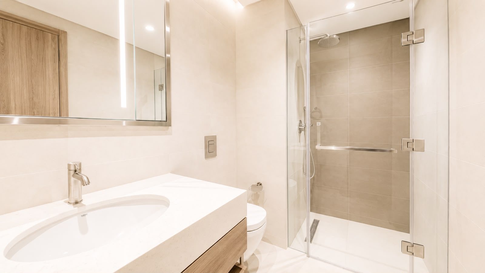2 Bedroom Apartment with Water Views