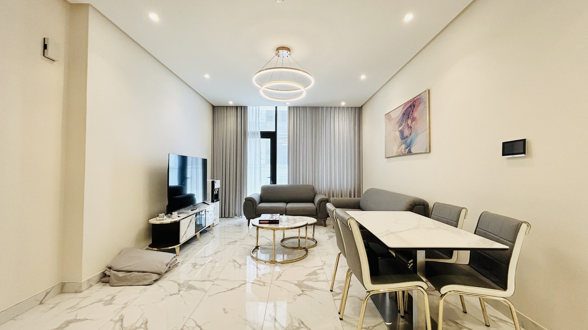 One-Bedroom Apartment with Dual Bathrooms