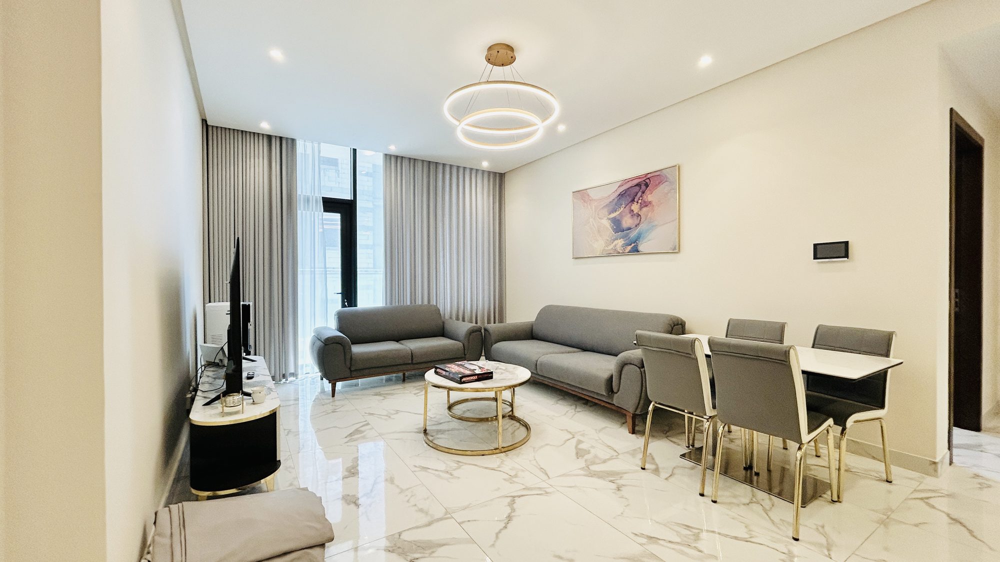 One-Bedroom Apartment with Dual Bathrooms