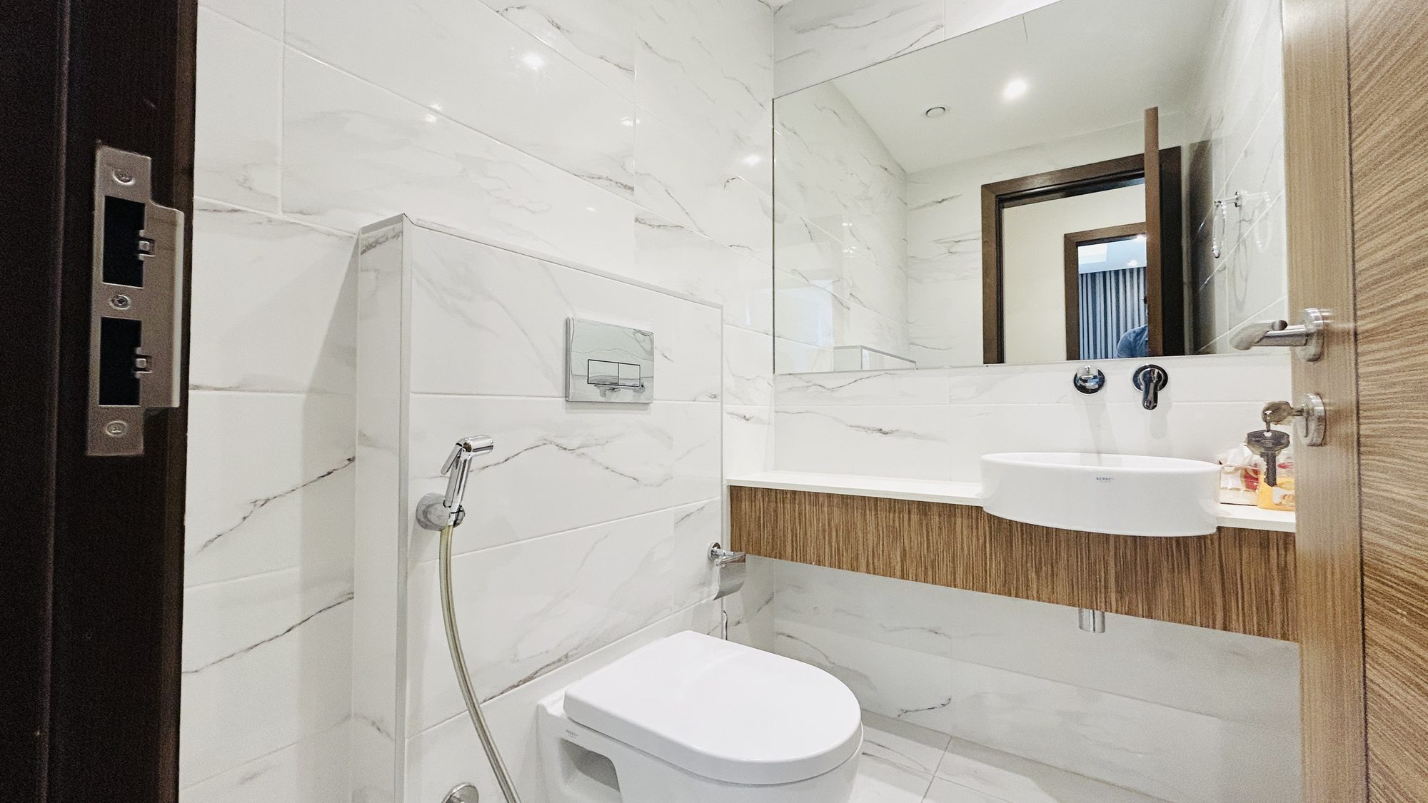One-Bedroom Apartment with Dual Bathrooms