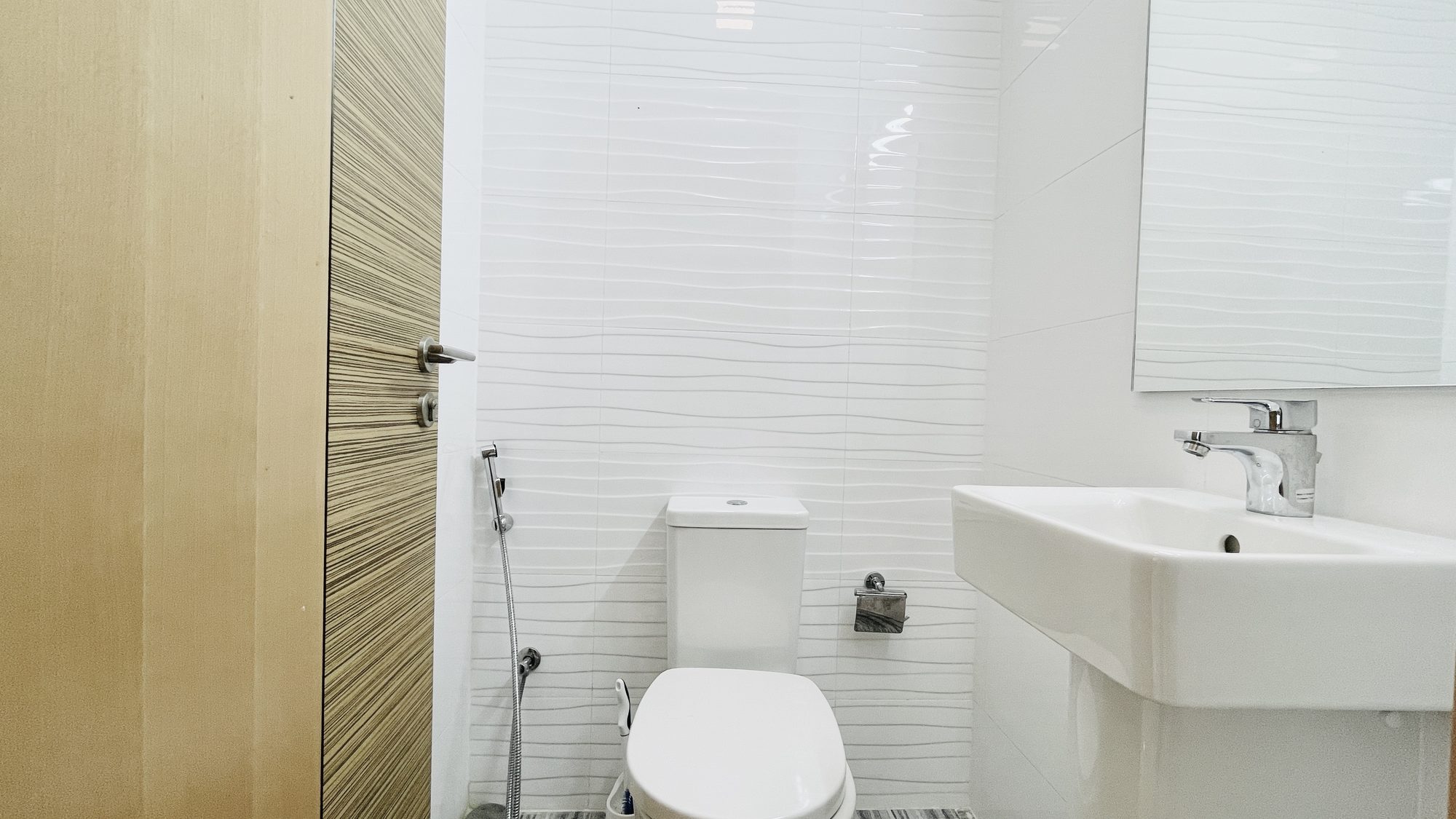 Two-Bedroom Apartment with Balcony and Pool