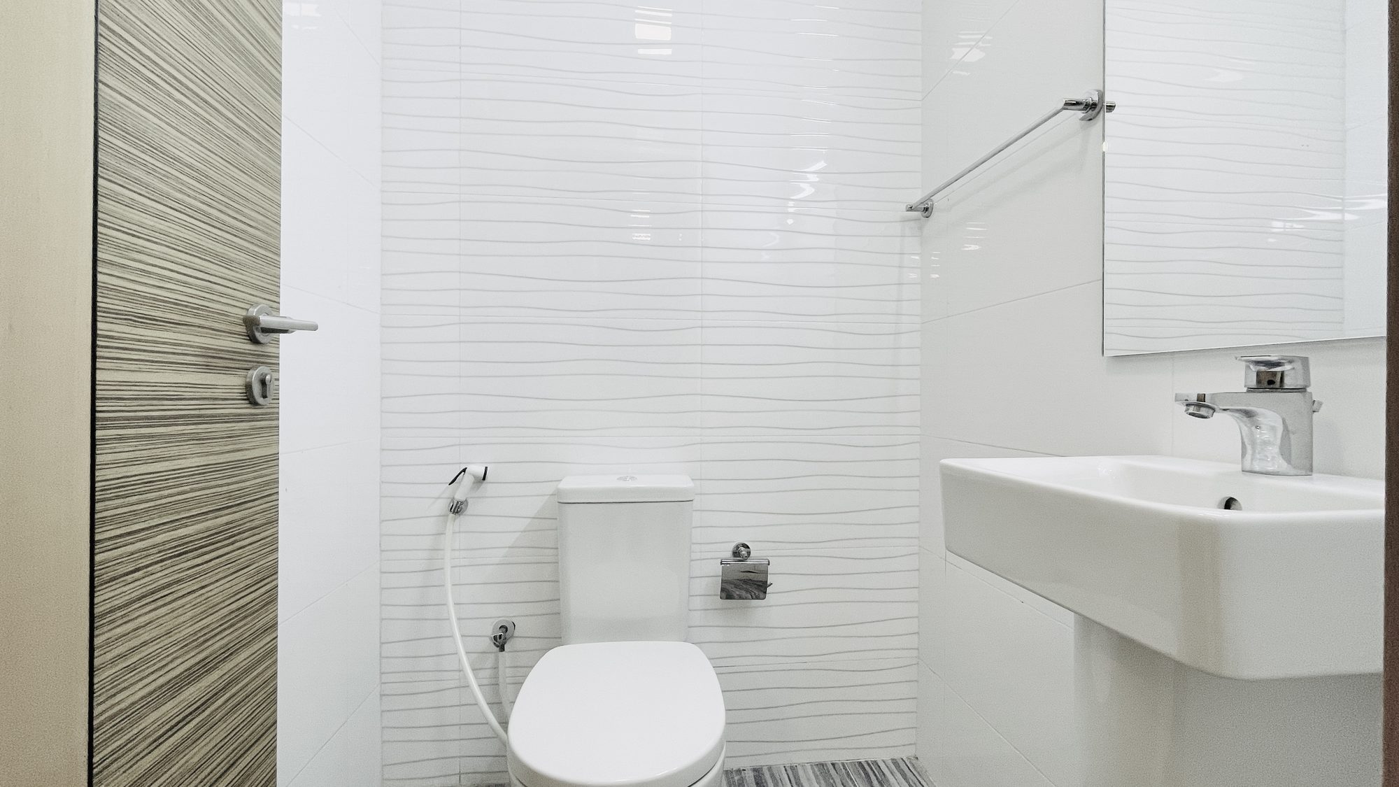 One-Bedroom Apartment with Two Bathrooms