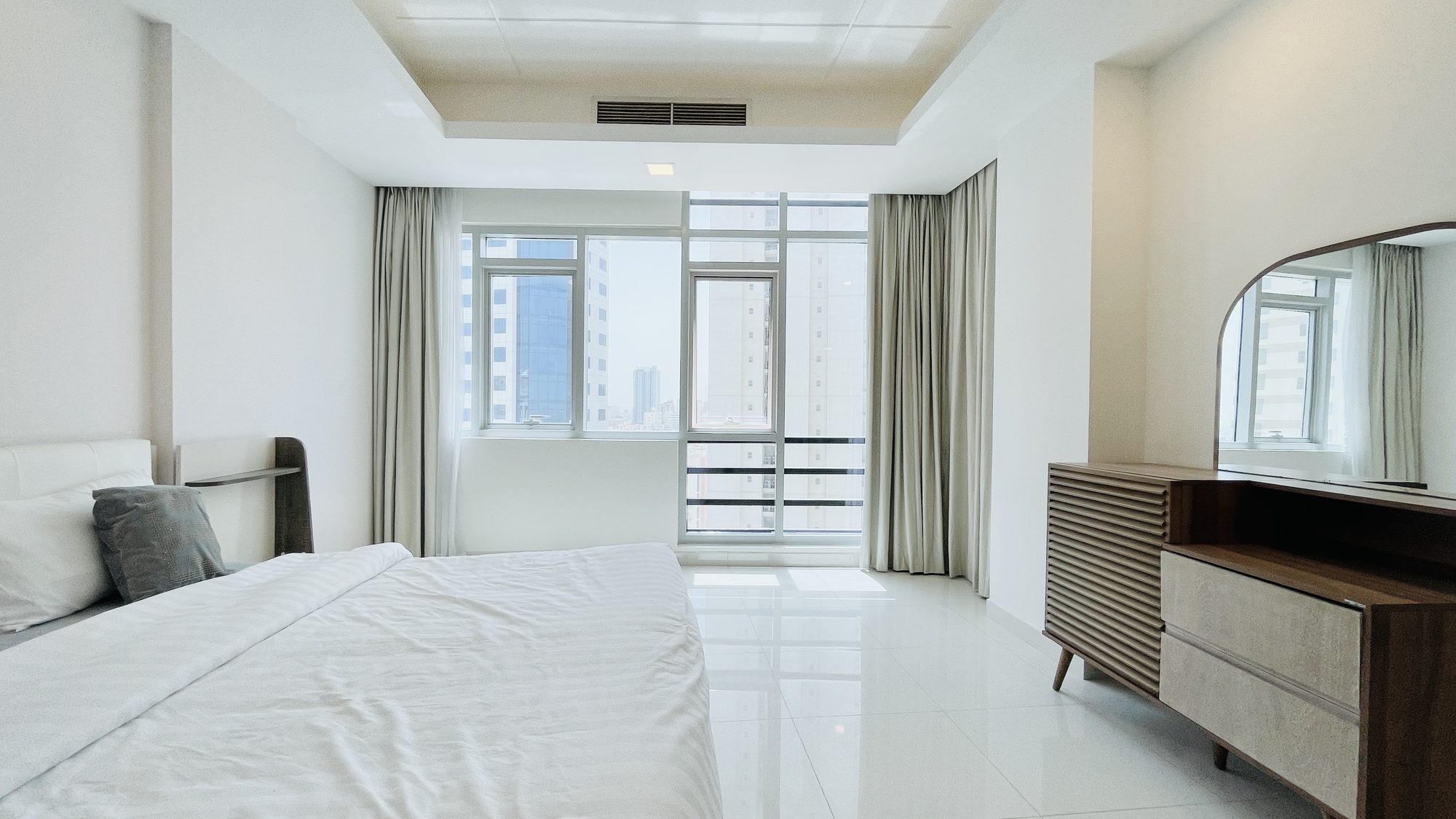 One-Bedroom Apartment with Two Bathrooms
