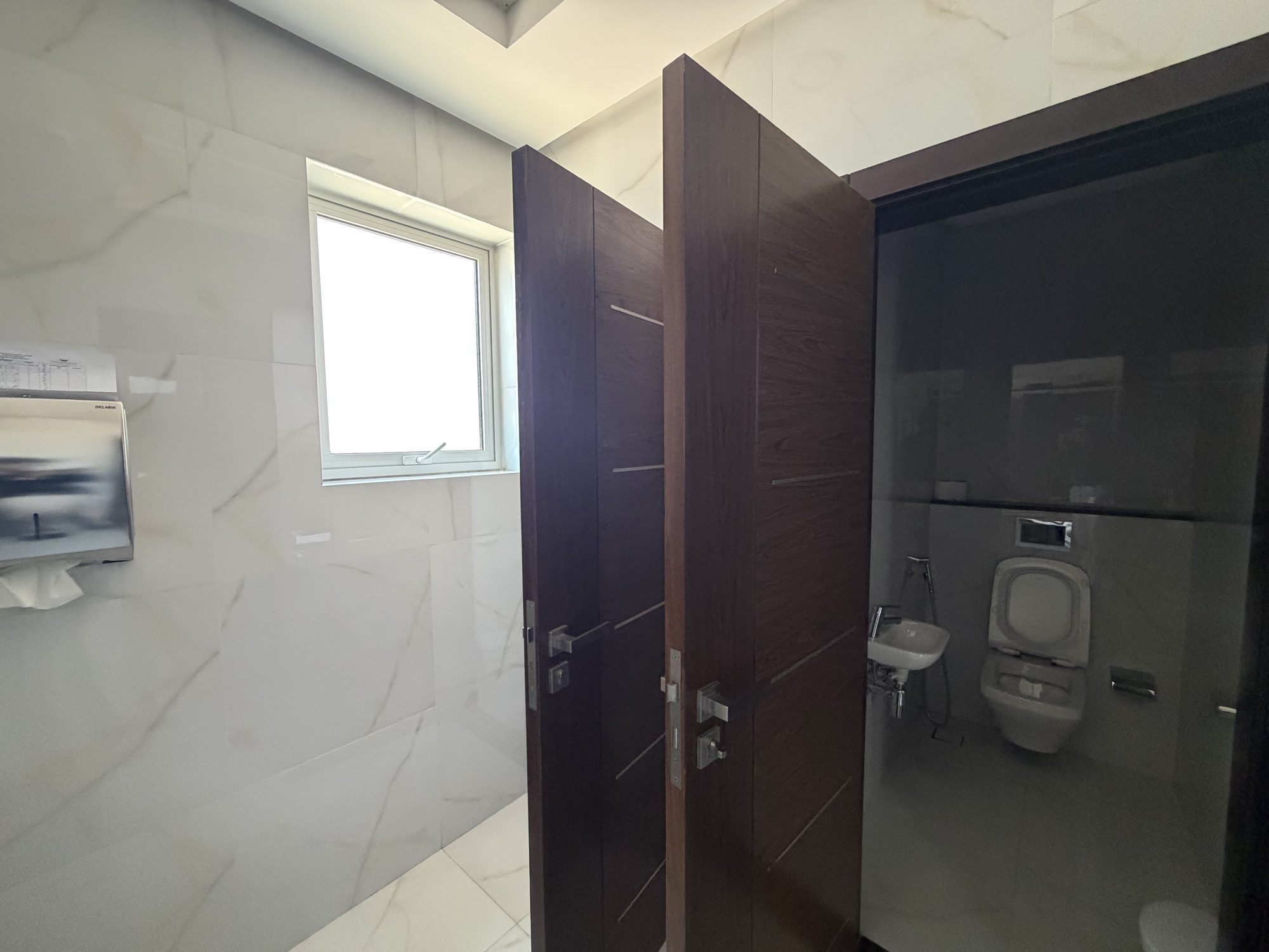Two Bedroom Full Floor, 300 sqm, Semi-Furnished