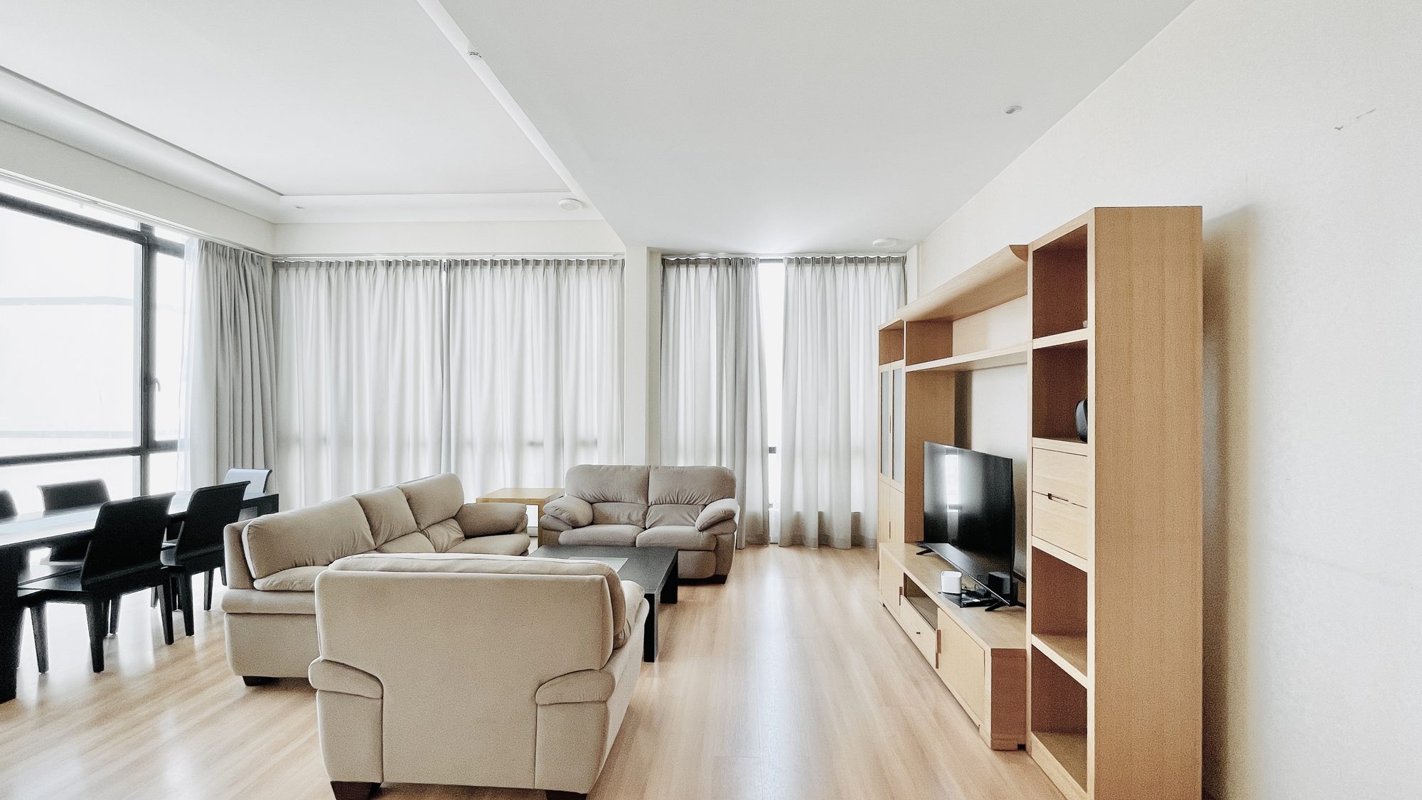 Two-Bedroom Apartment with Shared Pool and Gym