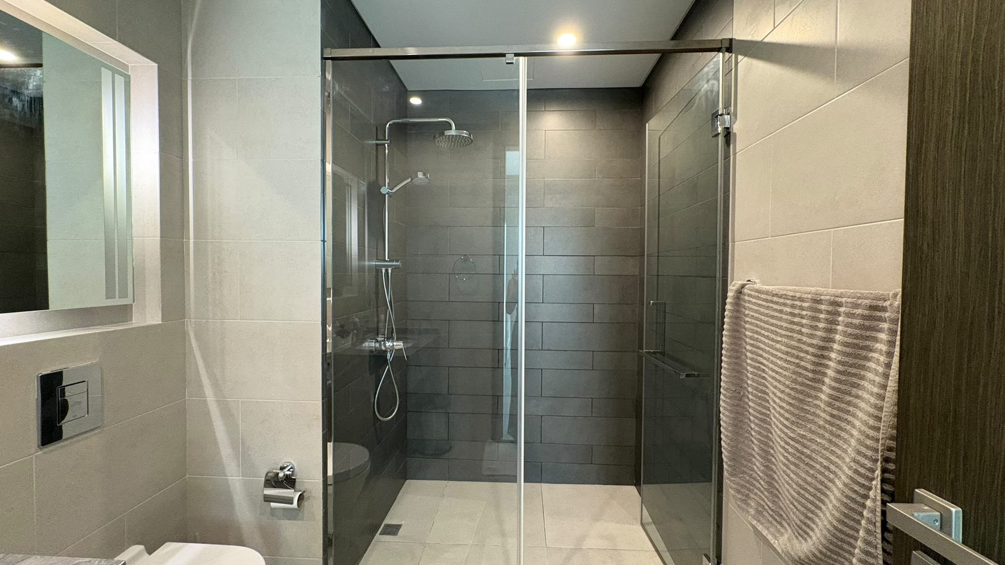 One-Bedroom Apartment with Dual Bathrooms